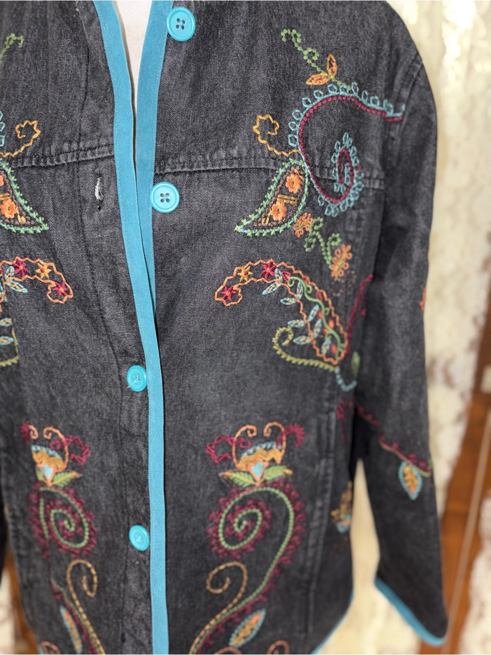 Super Cool Denim & Co Embroidered Denim Jacket - Picture 2 of 7